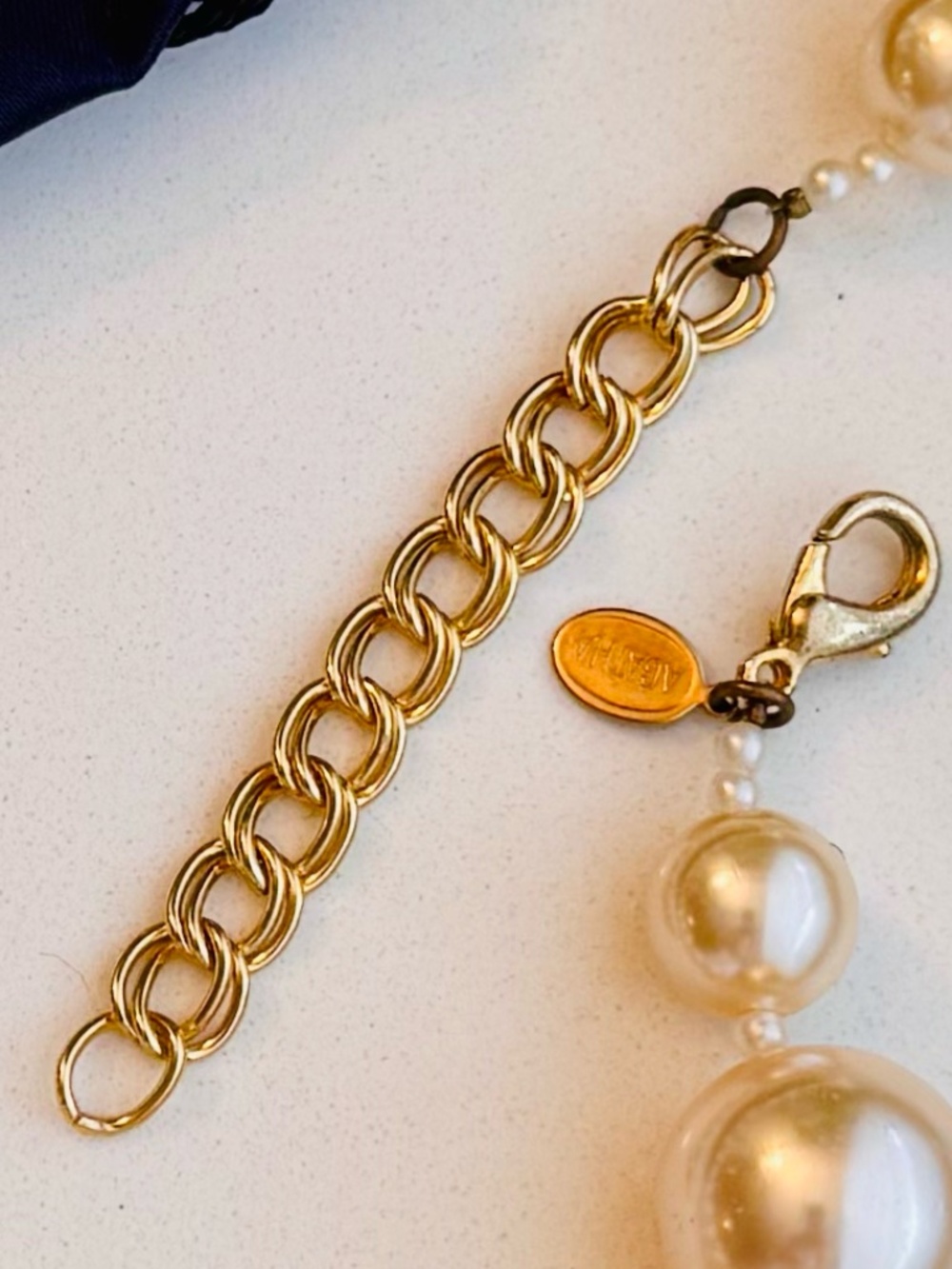 Vintage AGATHA PARIS Jumbo Pearl Choker Necklace with Original Branded Bag - Picture 4 of 5